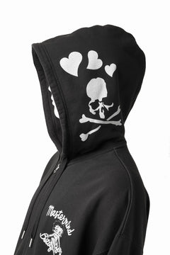 Load image into Gallery viewer, MASTERMIND WORLD x BETTY BOOP™︎ ZIP UP HOODIE / BOXY FIT (MONOCHROME)