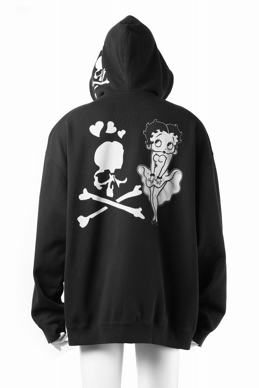 Load image into Gallery viewer, MASTERMIND WORLD x BETTY BOOP™︎ ZIP UP HOODIE / BOXY FIT (MONOCHROME)