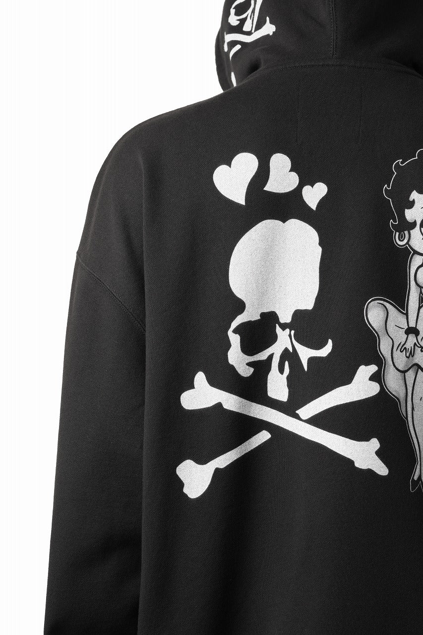 Load image into Gallery viewer, MASTERMIND WORLD x BETTY BOOP™︎ ZIP UP HOODIE / BOXY FIT (MONOCHROME)