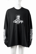 画像をギャラリービューアに読み込む, MASTERMIND WORLD x BETTY BOOP™︎ L/S TEE / BOXY FIT (MONOCHROME)