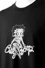 画像をギャラリービューアに読み込む, MASTERMIND WORLD x BETTY BOOP™︎ L/S TEE / BOXY FIT (MONOCHROME)