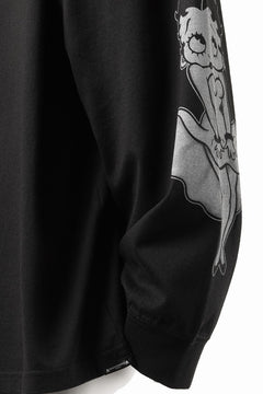画像をギャラリービューアに読み込む, MASTERMIND WORLD x BETTY BOOP™︎ L/S TEE / BOXY FIT (MONOCHROME)
