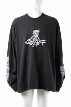 画像をギャラリービューアに読み込む, MASTERMIND WORLD x BETTY BOOP™︎ DAMAGED L/S TEE / BOXY FIT (MONOCHROME)