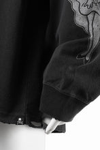 画像をギャラリービューアに読み込む, MASTERMIND WORLD x BETTY BOOP™︎ DAMAGED L/S TEE / BOXY FIT (MONOCHROME)