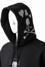 画像をギャラリービューアに読み込む, MASTERMIND WORLD x BETTY BOOP™︎ HOODIE / BOXY FIT (MONOCHROME)