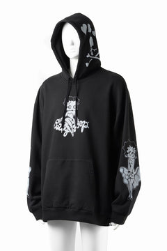 画像をギャラリービューアに読み込む, MASTERMIND WORLD x BETTY BOOP™︎ HOODIE / BOXY FIT (MONOCHROME)