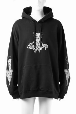 MASTERMIND WORLD x BETTY BOOP™︎ HOODIE / BOXY FIT (MONOCHROME)