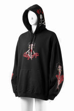 画像をギャラリービューアに読み込む, MASTERMIND WORLD x BETTY BOOP™︎ HOODIE / BOXY FIT (MULTI COLOR)