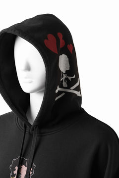 画像をギャラリービューアに読み込む, MASTERMIND WORLD x BETTY BOOP™︎ HOODIE / BOXY FIT (MULTI COLOR)