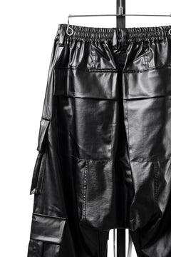 Load image into Gallery viewer, A.F ARTEFACT CARGO SAROUEL EASY PANTS / LUSTROUS COATED WOVEN (BLACK)