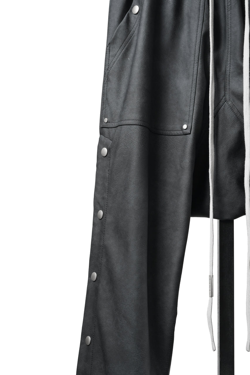 Load image into Gallery viewer, A.F ARTEFACT SAROUEL FLARE PANTS / VEGAN LEATHER (SMOKE BLACK)
