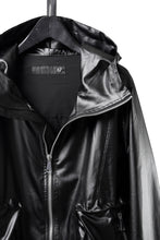 Load image into Gallery viewer, A.F ARTEFACT HOODIE ZIP BLOUSON / LUSTROUS COATED WOVEN (BLACK)