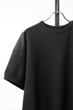 Load image into Gallery viewer, N/07 CINCHED HEM TOP / RIBBED CARDBOARD KNIT JERSEY (BLACK)