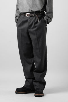 Load image into Gallery viewer, LASTMAN ONE TUCK SLACKS (BLACK)