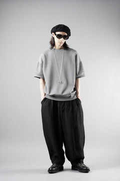 画像をギャラリービューアに読み込む, N/07 CINCHED HEM TOP / RIBBED CARDBOARD KNIT JERSEY (GREY)