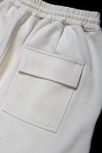 Load image into Gallery viewer, N/07 2 TUCKS EASY SHORTS / RIBBED CARDBOARD KNIT JERSEY (LIGHT BEIGE)