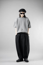 画像をギャラリービューアに読み込む, N/07 CINCHED HEM TOP / RIBBED CARDBOARD KNIT JERSEY (GREY)