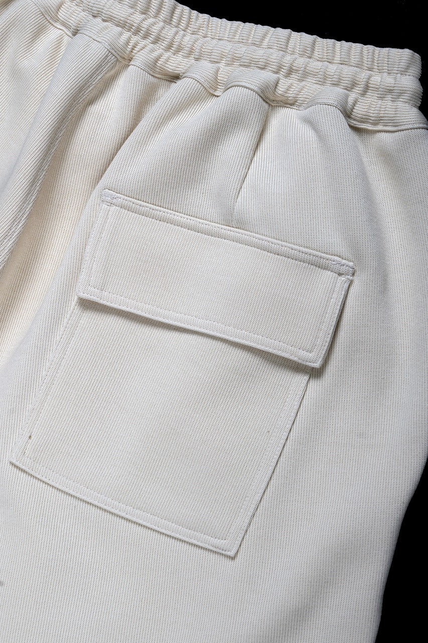 Load image into Gallery viewer, N/07 2 TUCKS EASY SHORTS / RIBBED CARDBOARD KNIT JERSEY (LIGHT BEIGE)