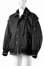 Load image into Gallery viewer, 【SAMPLE SALE】A.F ARTEFACT CUT OFF COMBI TANKER JACKET / LIGHT PADDED (BLACK×ORANGE)