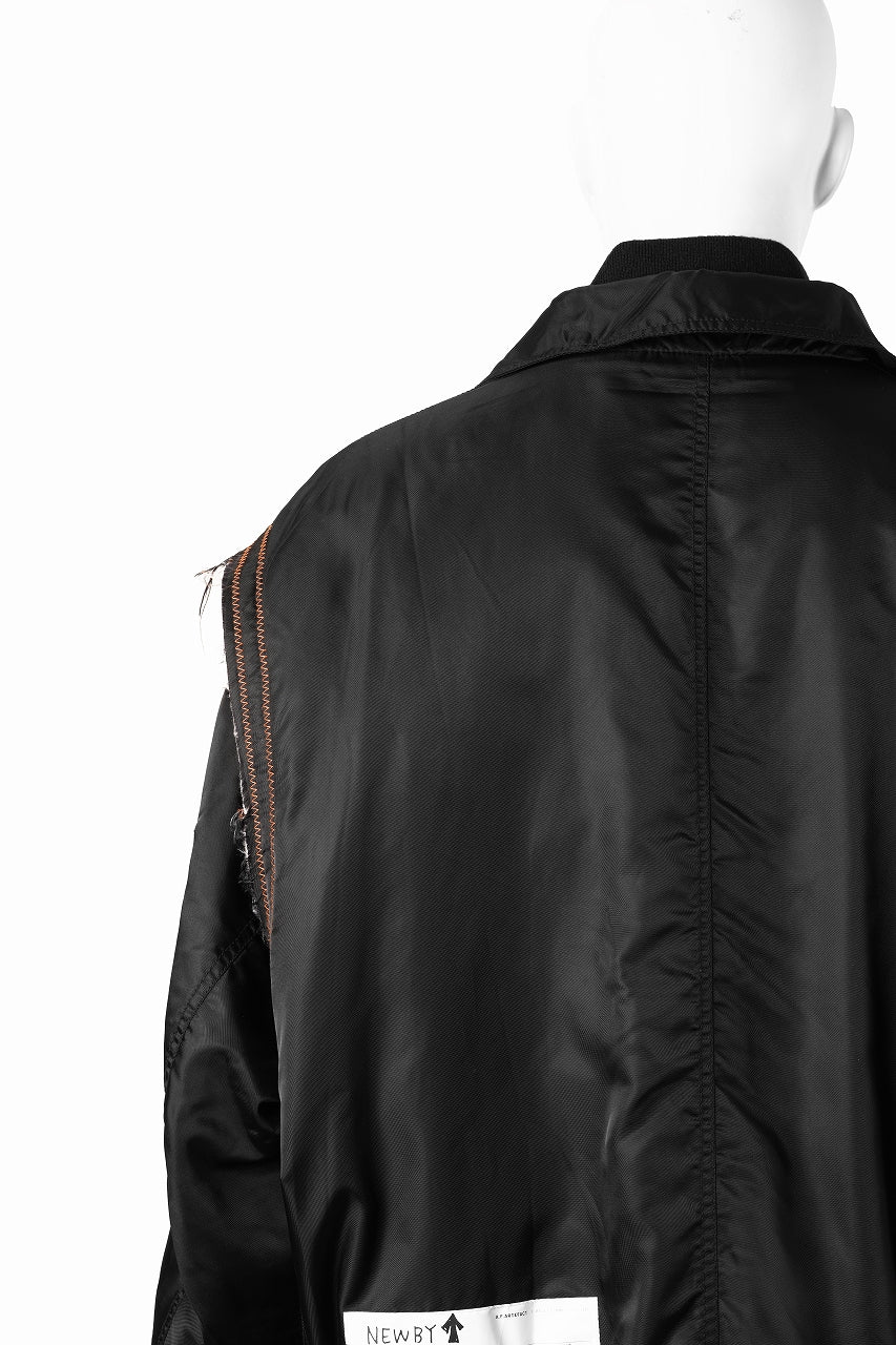 Load image into Gallery viewer, 【SAMPLE SALE】A.F ARTEFACT CUT OFF COMBI TANKER JACKET / LIGHT PADDED (BLACK×ORANGE)