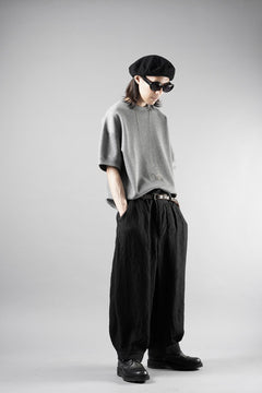 画像をギャラリービューアに読み込む, N/07 CINCHED HEM TOP / RIBBED CARDBOARD KNIT JERSEY (GREY)