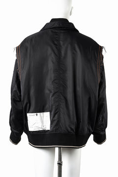 Load image into Gallery viewer, 【SAMPLE SALE】A.F ARTEFACT CUT OFF COMBI TANKER JACKET / LIGHT PADDED (BLACK×ORANGE)