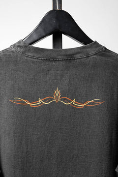 画像をギャラリービューアに読み込む, LASTMAN PRINTED POCKET TEE SHIRT -PIN STRIPE- (FADE BLACK)
