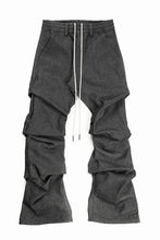 Load image into Gallery viewer, A.F ARTEFACT TUCK SLIM BAGGY PANTS / RAW DENIM (BLACK)