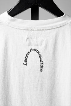 画像をギャラリービューアに読み込む, LASTMAN PRINTED TEE SHIRT -STANDING- (WHITE)