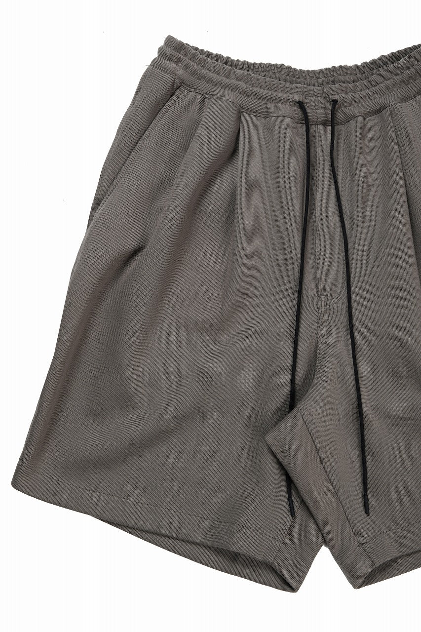 Load image into Gallery viewer, N/07 2 TUCKS EASY SHORTS / RIBBED CARDBOARD KNIT JERSEY (KHAKI GREEN)