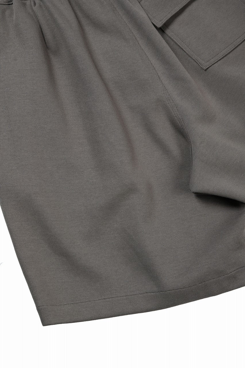 Load image into Gallery viewer, N/07 2 TUCKS EASY SHORTS / RIBBED CARDBOARD KNIT JERSEY (KHAKI GREEN)