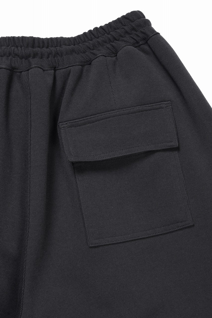 Load image into Gallery viewer, N/07 2 TUCKS EASY SHORTS / RIBBED CARDBOARD KNIT JERSEY (CHARCOAL)