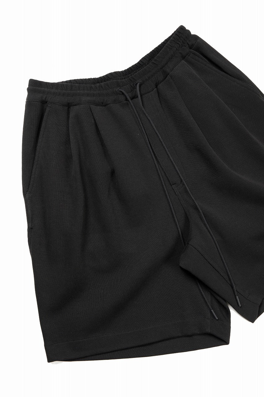 Load image into Gallery viewer, N/07 2 TUCKS EASY SHORTS / RIBBED CARDBOARD KNIT JERSEY (BLACK)