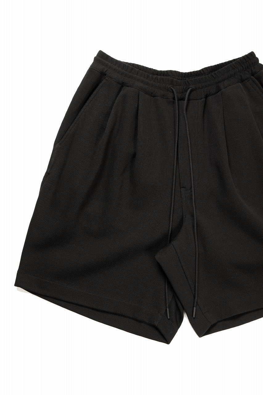 Load image into Gallery viewer, N/07 2 TUCKS EASY SHORTS / RIBBED CARDBOARD KNIT JERSEY (BLACK)