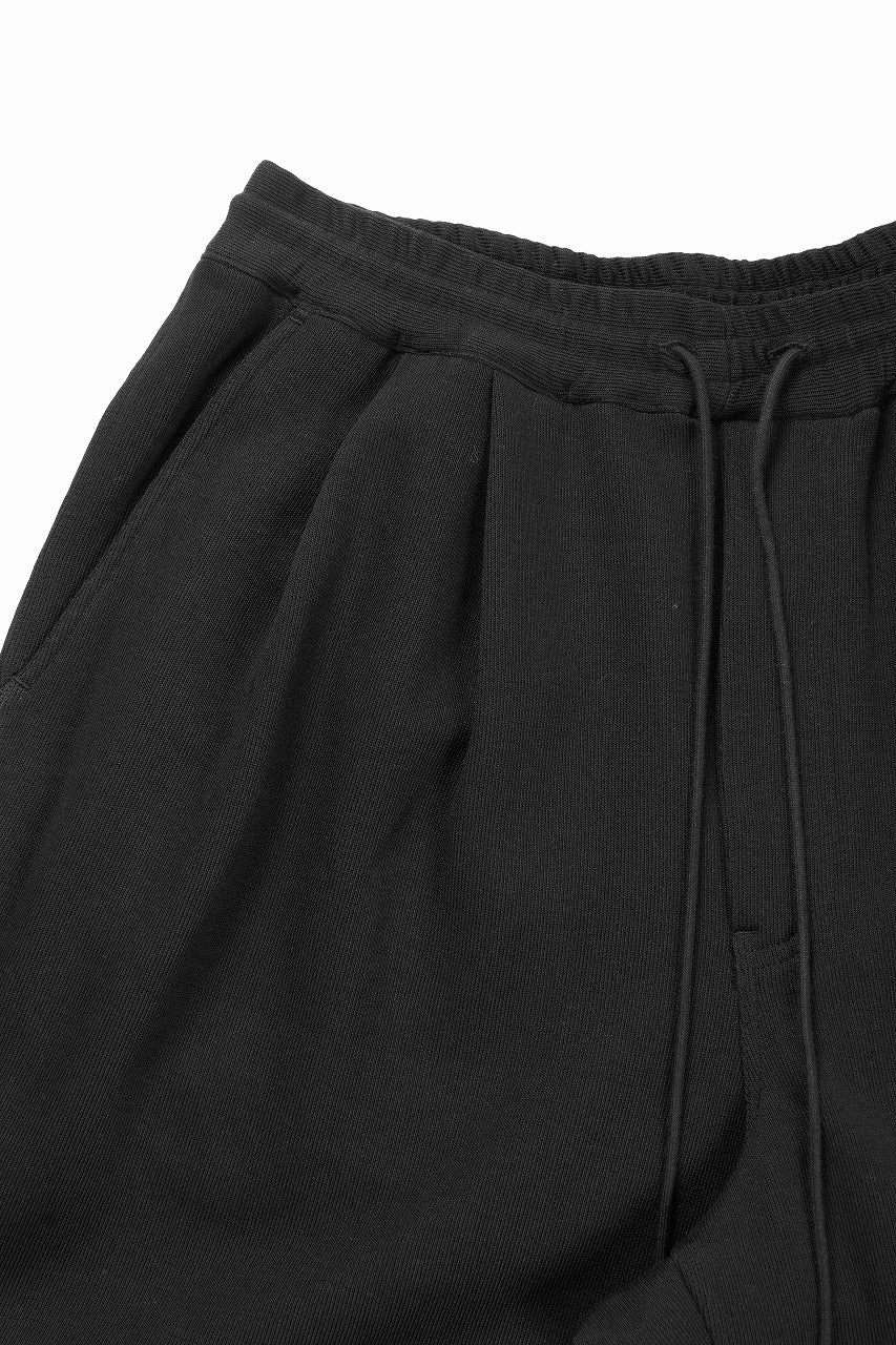 Load image into Gallery viewer, N/07 2 TUCKS EASY SHORTS / RIBBED CARDBOARD KNIT JERSEY (BLACK)