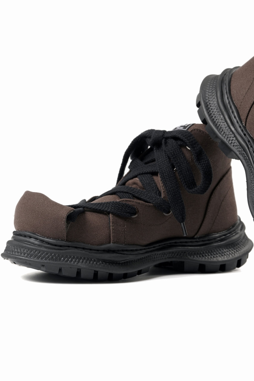 Load image into Gallery viewer, beauty : beast ROLL-TOE SHOES feat. Maison MIHARA YASUHIRO (BLACK x WHITE)