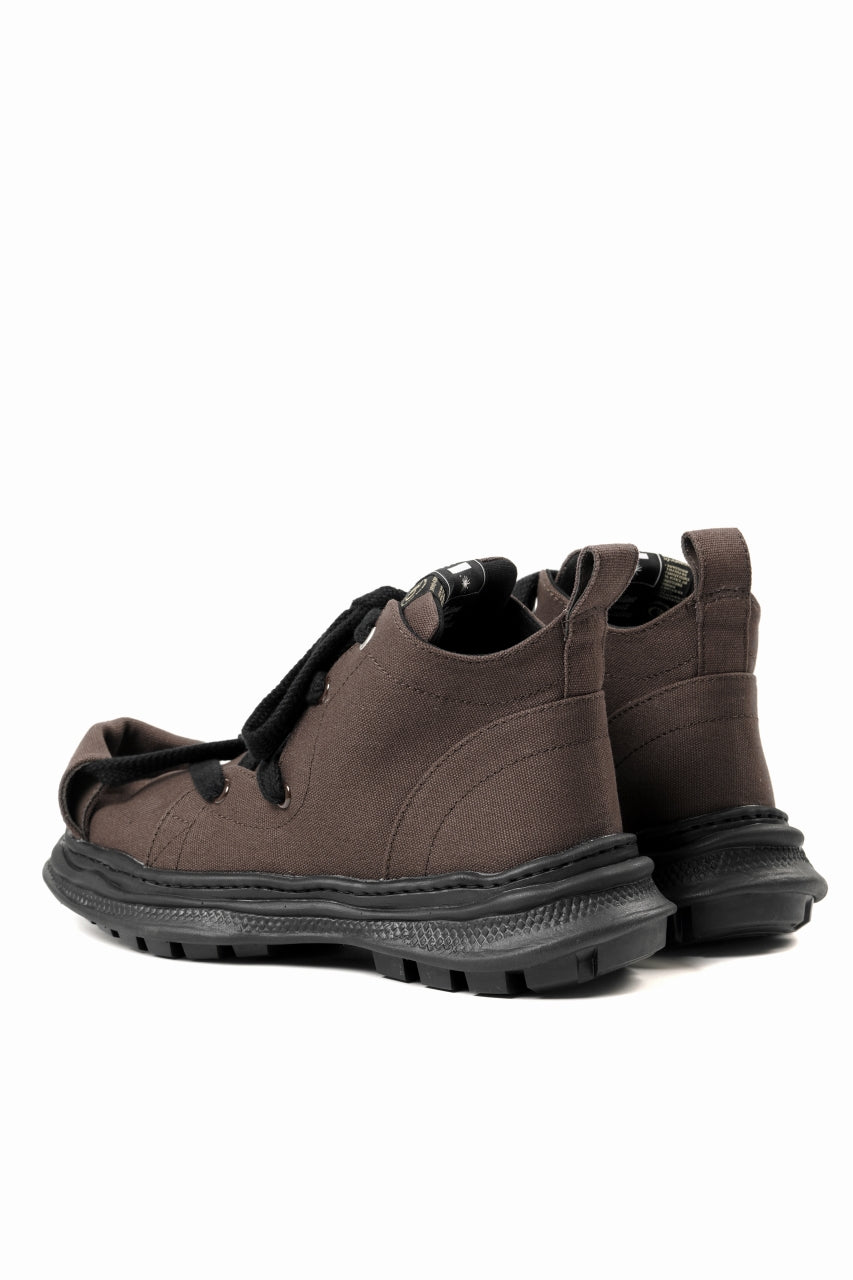 Load image into Gallery viewer, beauty : beast ROLL-TOE SHOES feat. Maison MIHARA YASUHIRO (BLACK x WHITE)