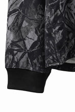Load image into Gallery viewer, MASTERMIND WORLD OG FOREST CAMO LS TEE (MONOCHROME FOREST CAMO)