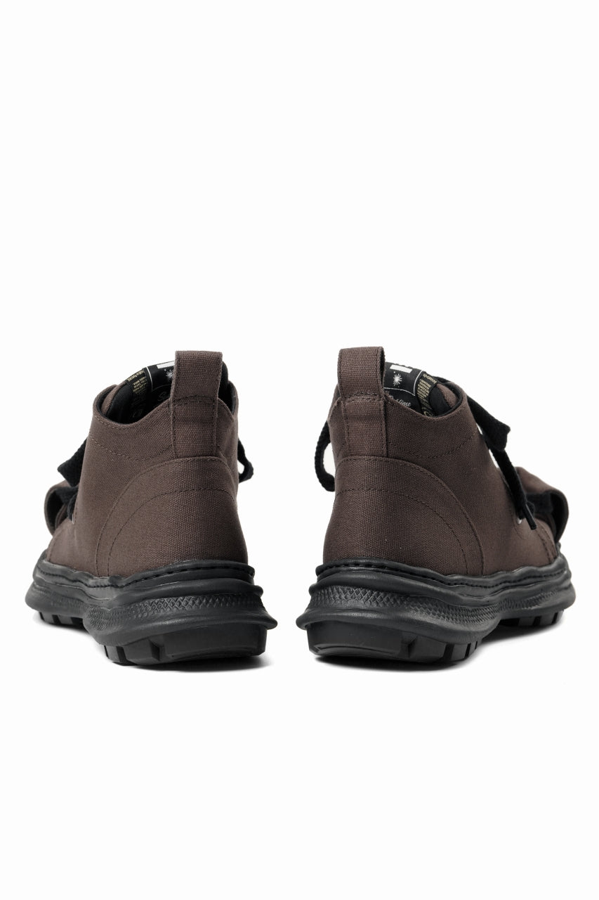 Load image into Gallery viewer, beauty : beast ROLL-TOE SHOES feat. Maison MIHARA YASUHIRO (BLACK x WHITE)