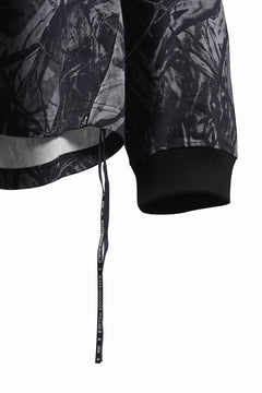 Load image into Gallery viewer, MASTERMIND WORLD OG FOREST CAMO LS TEE (MONOCHROME FOREST CAMO)