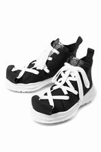 Load image into Gallery viewer, beauty : beast ROLL-TOE SHOES feat. Maison MIHARA YASUHIRO (BLACK x WHITE)