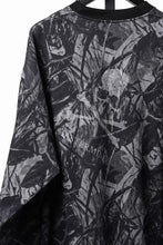 Load image into Gallery viewer, MASTERMIND WORLD OG FOREST CAMO LS TEE (MONOCHROME FOREST CAMO)