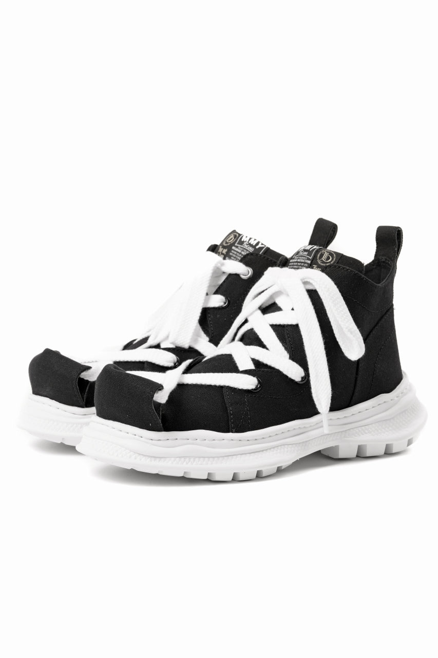 Load image into Gallery viewer, beauty : beast ROLL-TOE SHOES feat. Maison MIHARA YASUHIRO (BLACK x WHITE)