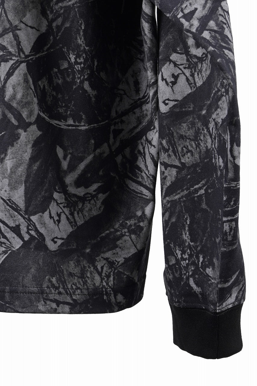Load image into Gallery viewer, MASTERMIND WORLD OG FOREST CAMO LS TEE (MONOCHROME FOREST CAMO)