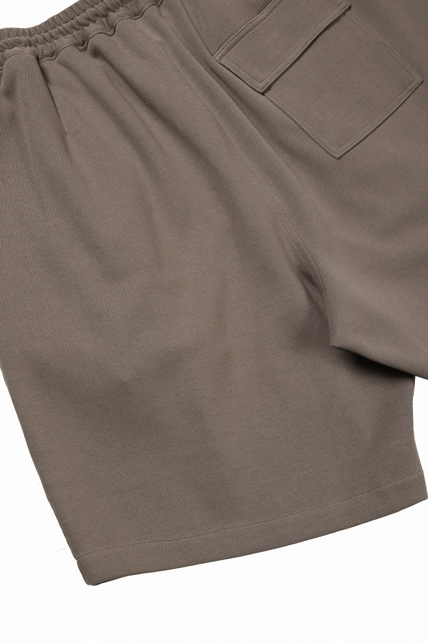 Load image into Gallery viewer, N/07 2 TUCKS EASY SHORTS / RIBBED CARDBOARD KNIT JERSEY (KHAKI)