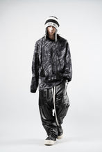 Load image into Gallery viewer, MASTERMIND WORLD OG FOREST CAMO LS TEE (MONOCHROME FOREST CAMO)