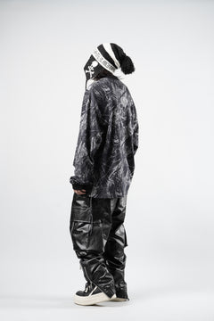 Load image into Gallery viewer, MASTERMIND WORLD OG FOREST CAMO LS TEE (MONOCHROME FOREST CAMO)
