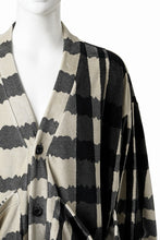 画像をギャラリービューアに読み込む, A.F ARTEFACT JUMBO CARDIGAN / JACQUARD DEFORMED PLAID VELOR (BLACK x GREY x IVORY)