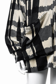 画像をギャラリービューアに読み込む, A.F ARTEFACT JUMBO CARDIGAN / JACQUARD DEFORMED PLAID VELOR (BLACK x GREY x IVORY)