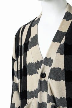 画像をギャラリービューアに読み込む, A.F ARTEFACT JUMBO CARDIGAN / JACQUARD DEFORMED PLAID VELOR (BLACK x GREY x IVORY)